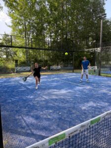 Teamuitje padellen Ingrid en trainer Marc