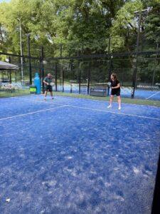 Teamuitje padellen Ingrid en trainer Marc