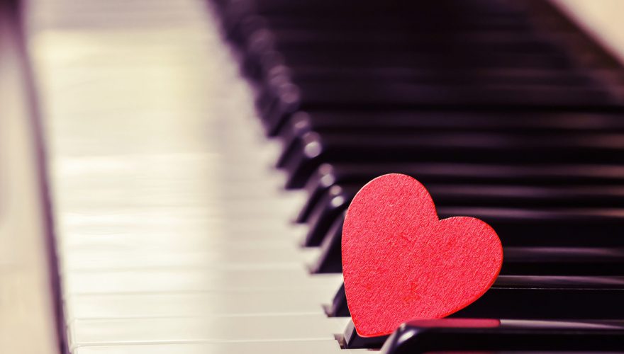 Red,Heart,On,Piano,Keys,,Vintage,Color,,Valentines,Background